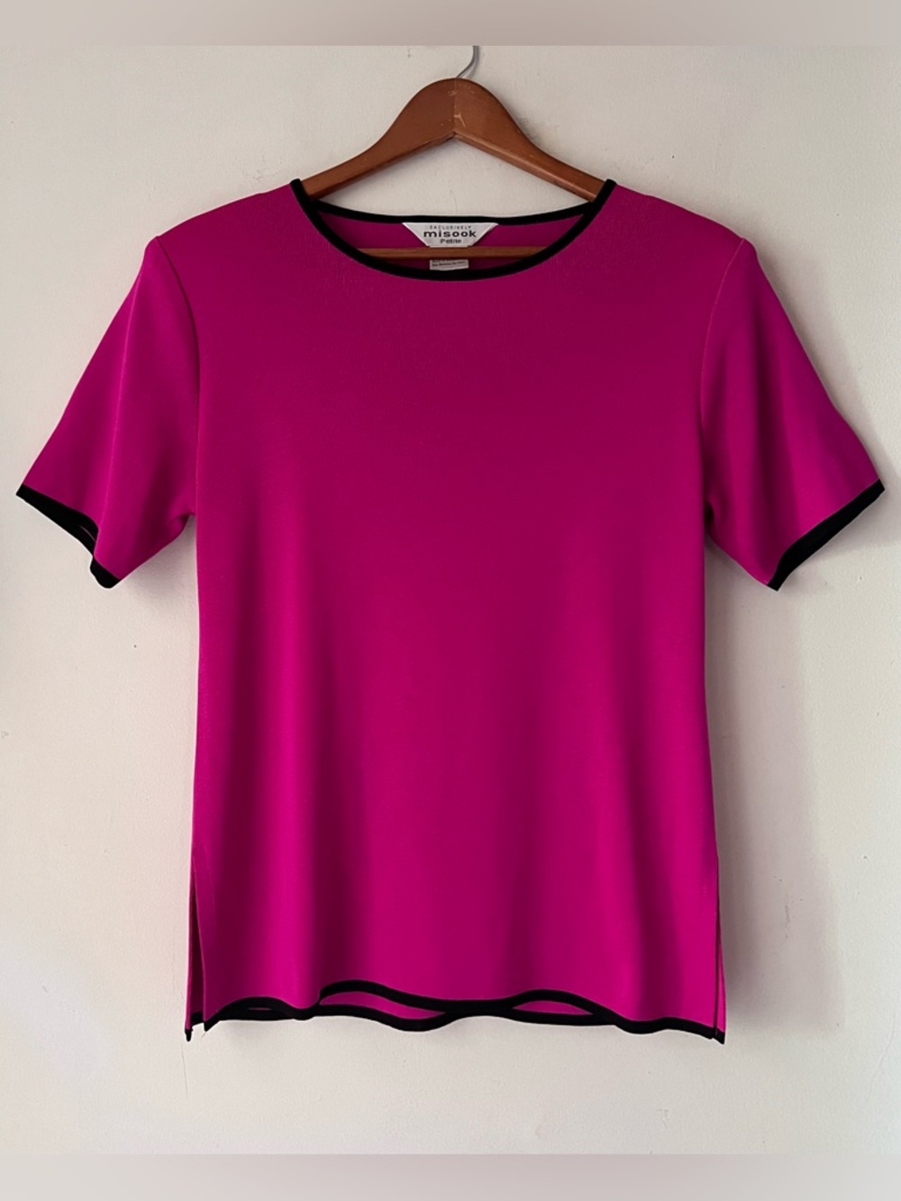 Misook Fuchsia Short Sleeve Knit Top with Black Trim Blouse Sz SP